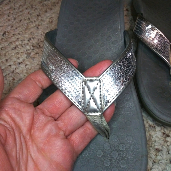 Vionic Tide Silver Sequin Trimmed Flip-Flop Sandals - Picture 3 of 6